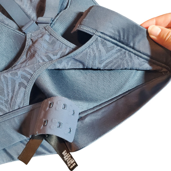 Victoria's Secret ON POINT Blue Mesh Lace High Neck Sports Bra 34B Molded Cups - Picture 5 of 15